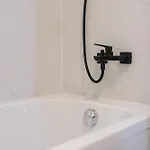 Apartment Cometei 2 *