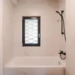 Apartment Cometei 2 *