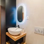Apartment Cometei 2 *