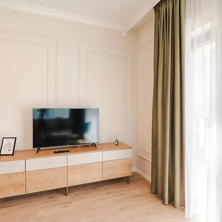 Apartment Cometei 2 *