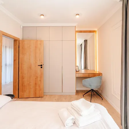 Cometei 2 Apartament